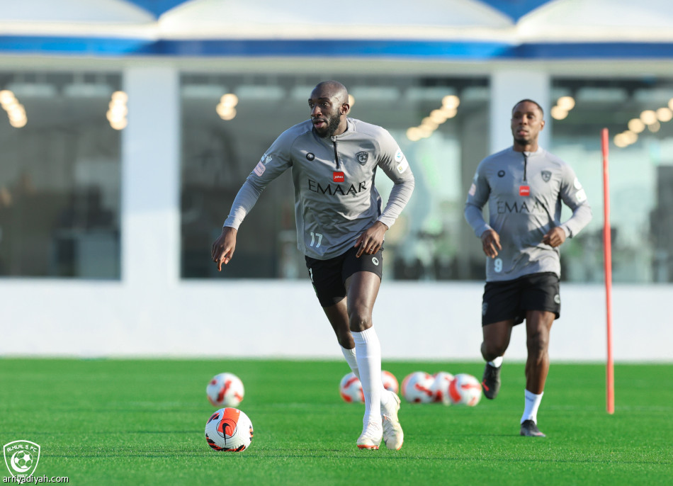 ميشيل يلتحق بتدريبات الهلال.. وهيون يعود