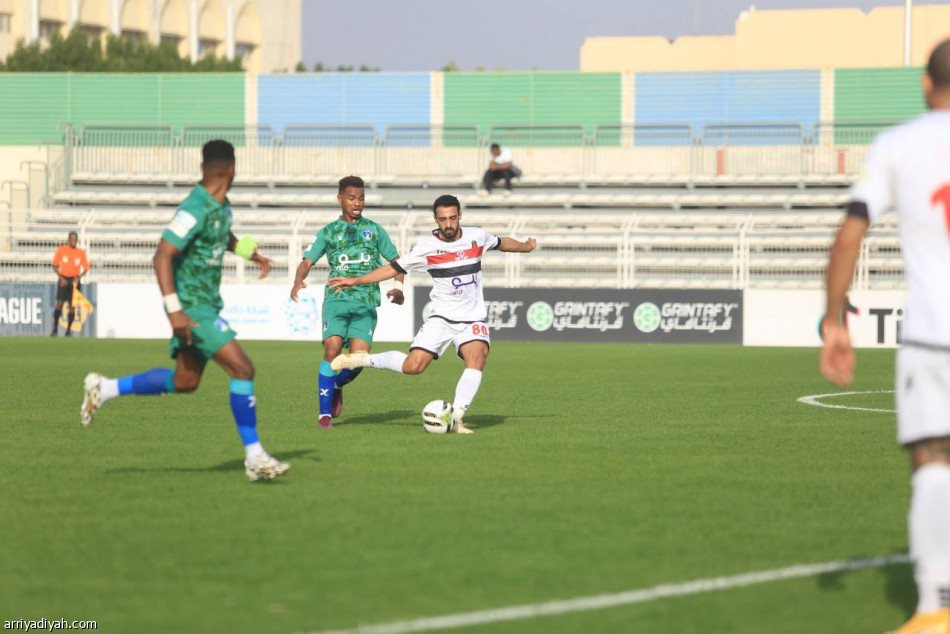 الرياض يضاعف معاناة الشعلة في «يلو»