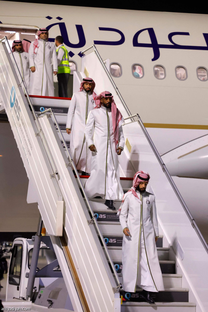 بعثة الأخضر تصل إلى الدوحة