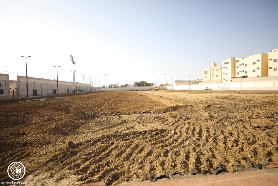 ضمك يطور ملعبه الجديد