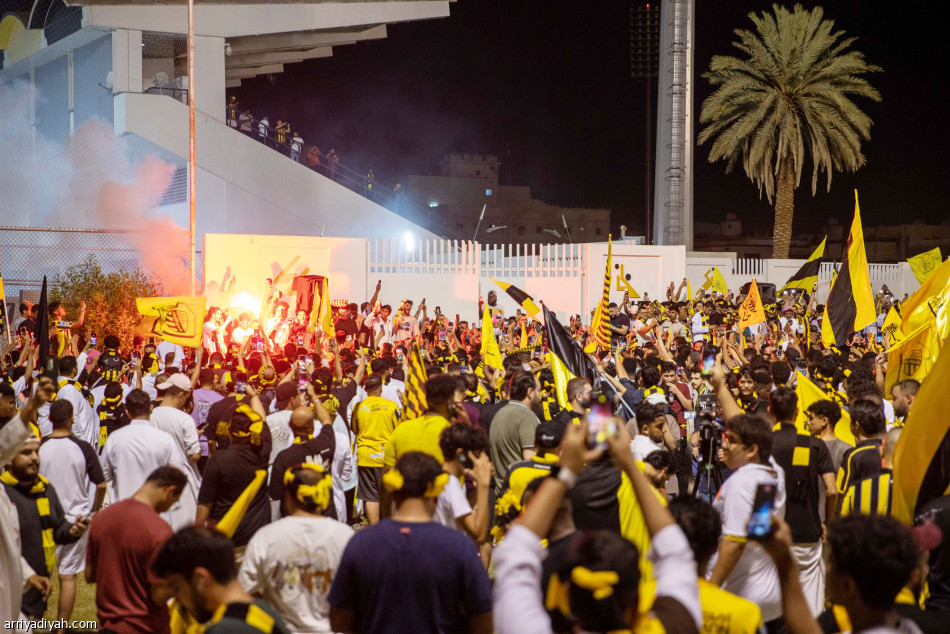 احتفالات الاتحاديين..
5 ساعات واتصال هاتفي