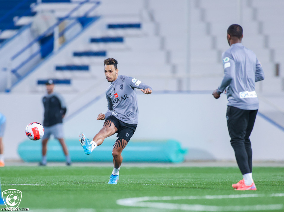 دياز يضع مخطط الهلال قبل الحزم