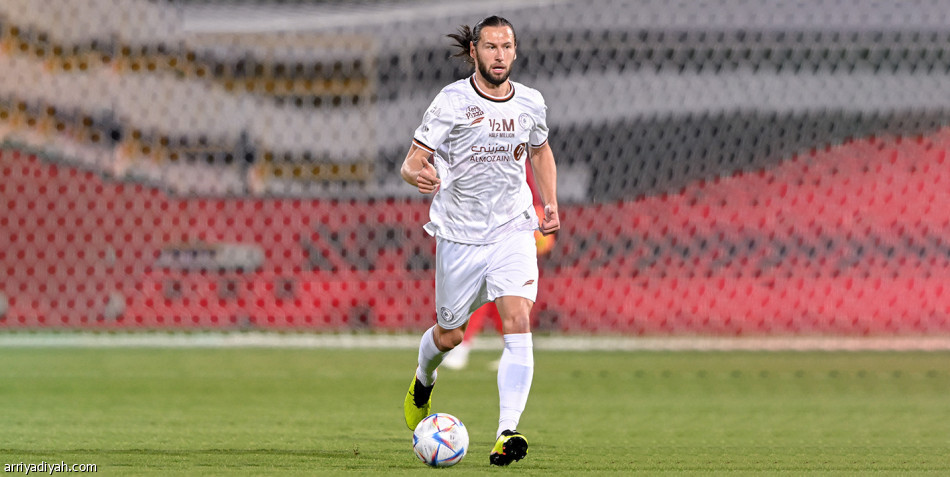 المرة الرابعة..
الأخضر يختار «فيتوري»