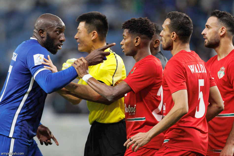 الأزرق
يحافظ على تقاليد الأبطال