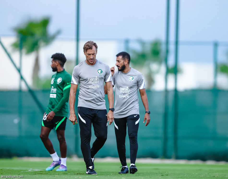 الأخضر يطبق الاستحواذ قبل أمريكا