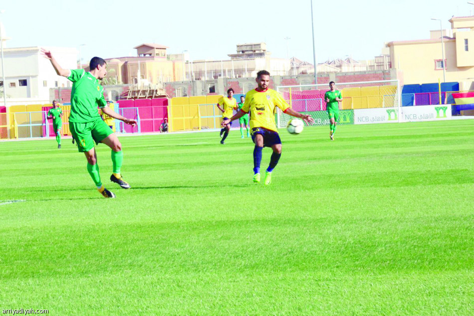 الطائي يواصل صدارة الأولى