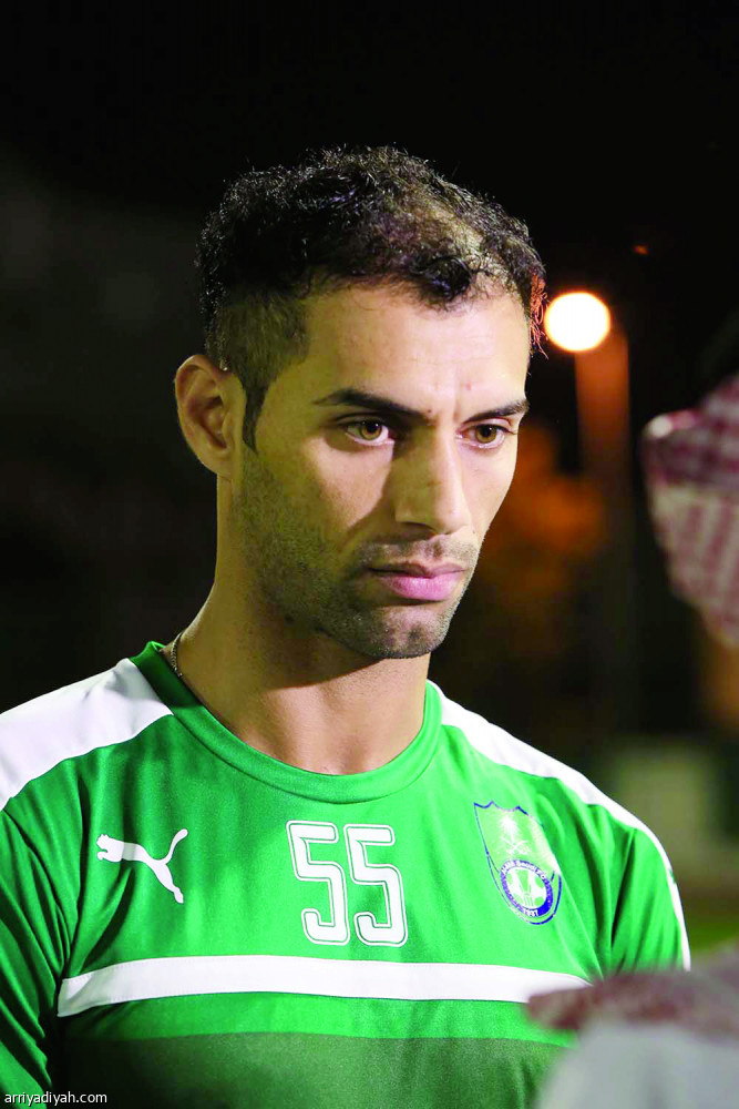 عبد الأمير والشهري يعطلان الأهلي