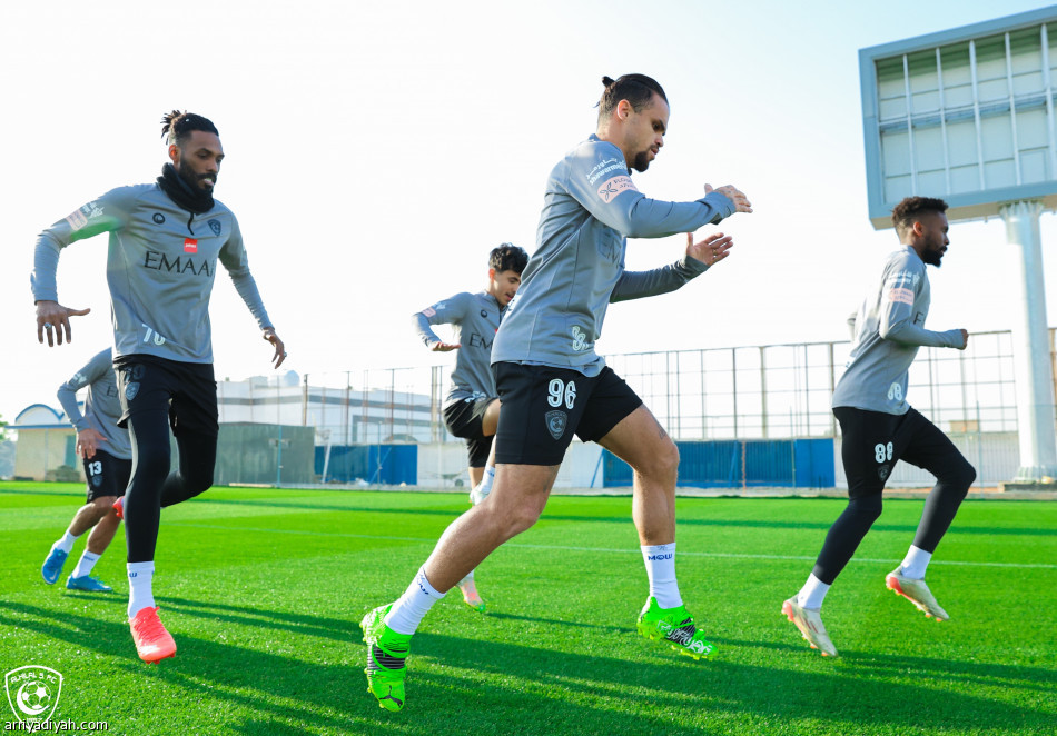 ميشيل يلتحق بتدريبات الهلال.. وهيون يعود