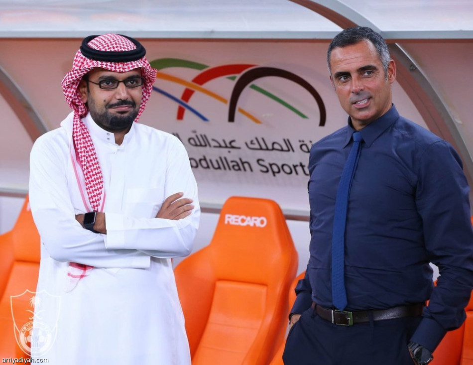 تجديد الثقة في مدربي الأهلي والنصر رغم الغضب الجماهيري