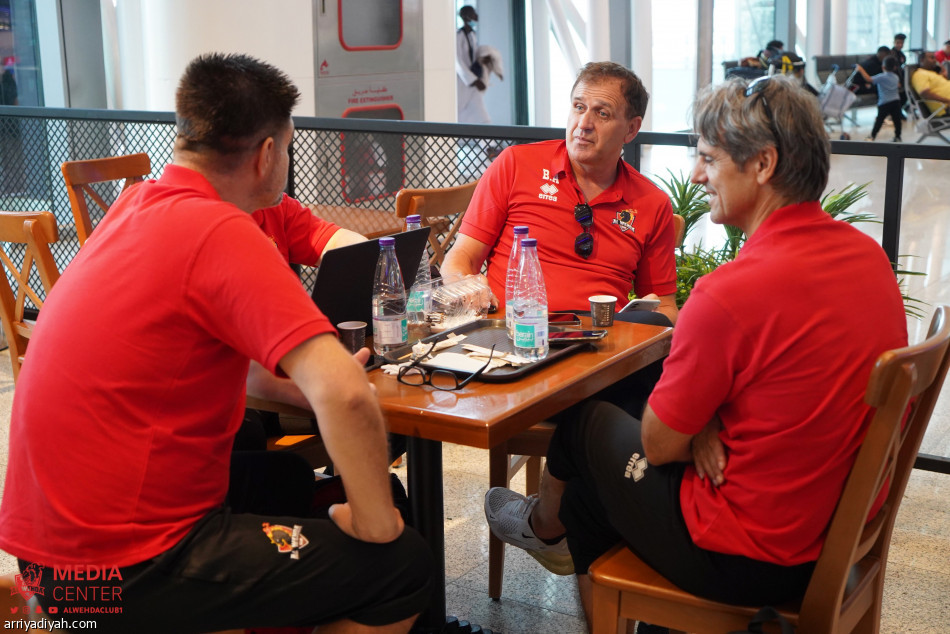 أنسيلمو يتقدم قائمة الوحدة في معسكر مورسيا