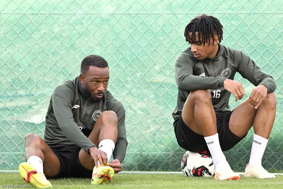 الشباب قبل المنستيري..
ضغط على حامل الكرة