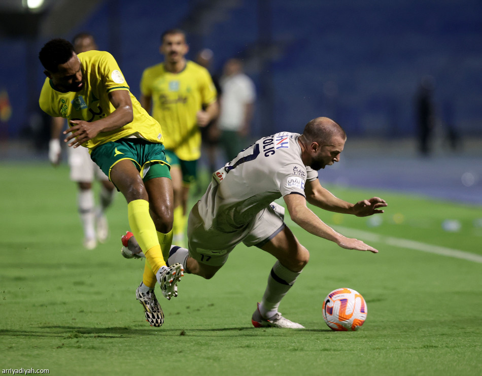 بثنائية الخليج.. ضمك يخطف الانتصار الأول