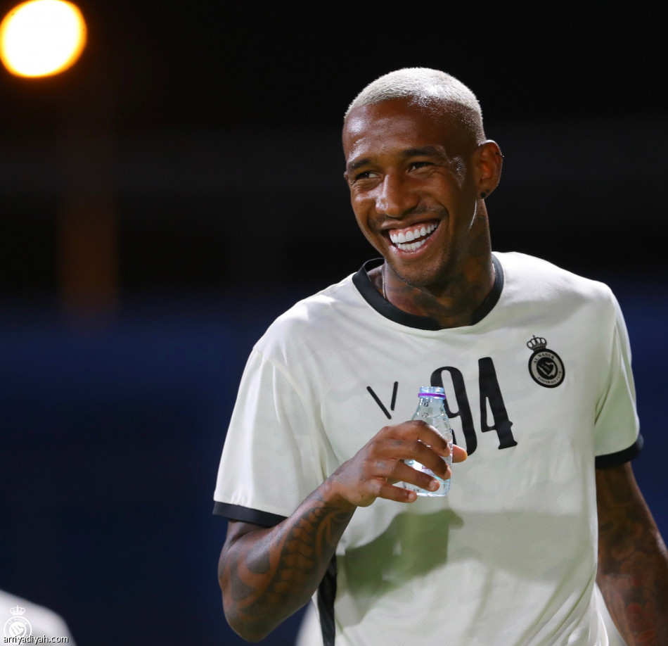 النصر يناور قبل مواجهة الشباب