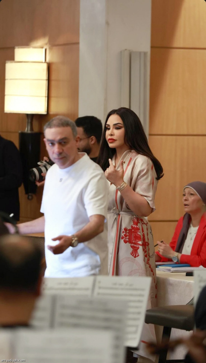 أحلام تستعد