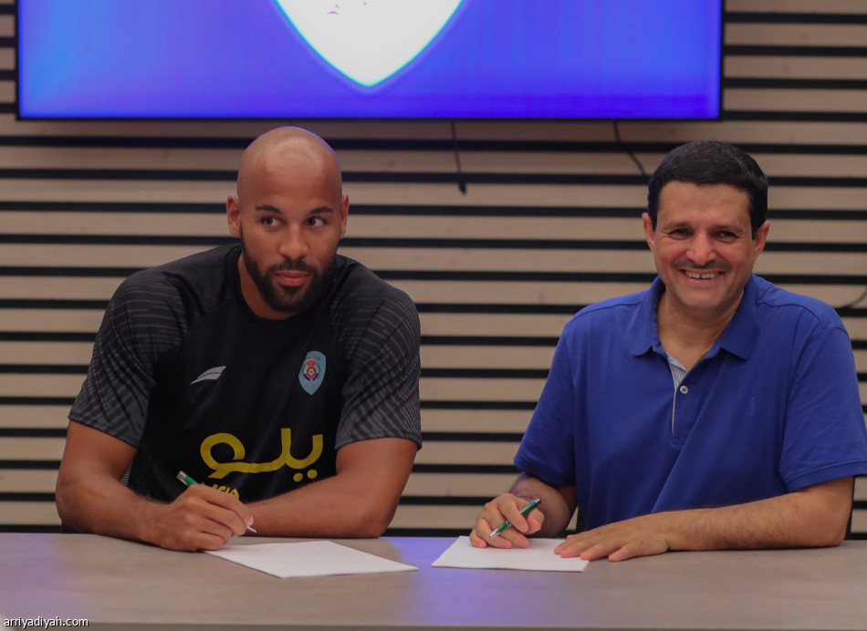 من هو إيباسي حارس أبها الجديد؟