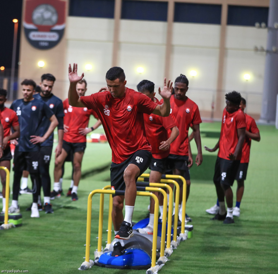 الرائد يستعين بـ«الكرات المرنة» قبل الاتحاد
