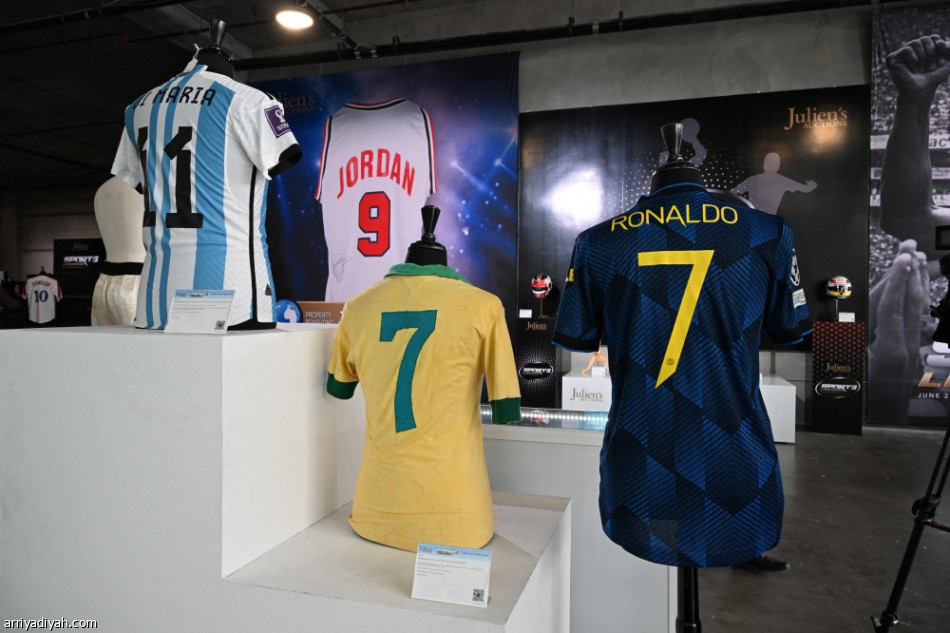 مزاد عالمي يعرض قميص العمري.. والسعر يصل 1500 ريال