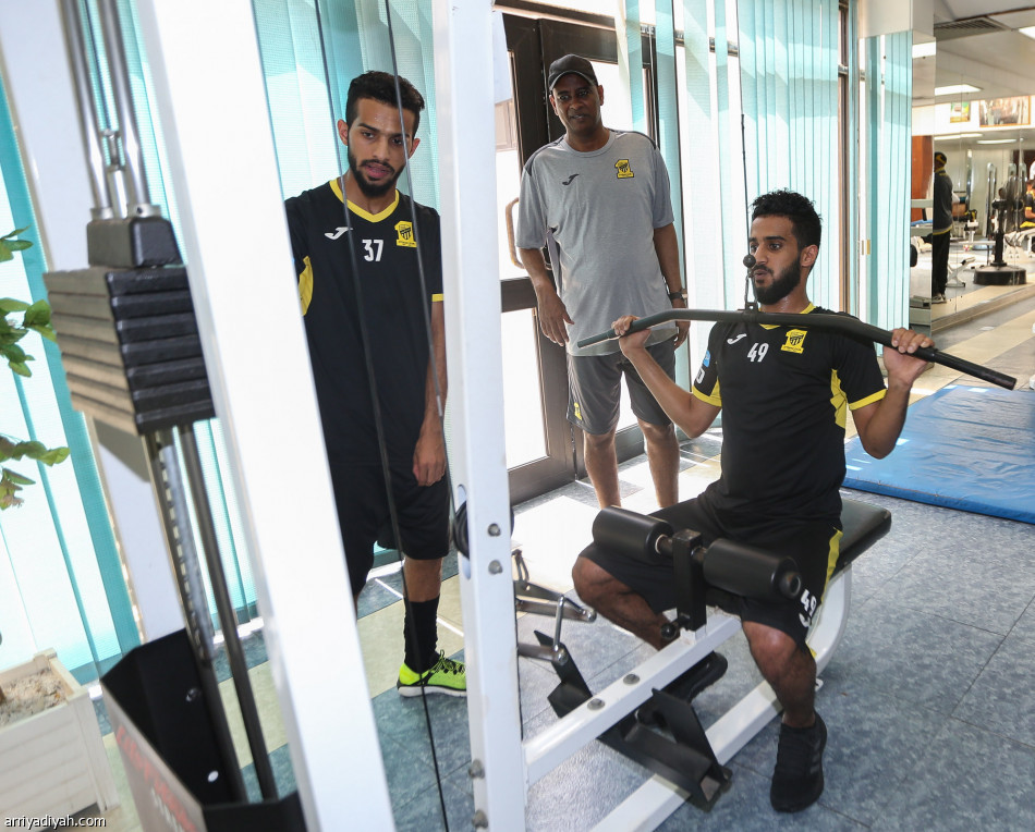 خليفة يبدأ تدريبات الاتحاد بالصالة والمسبح