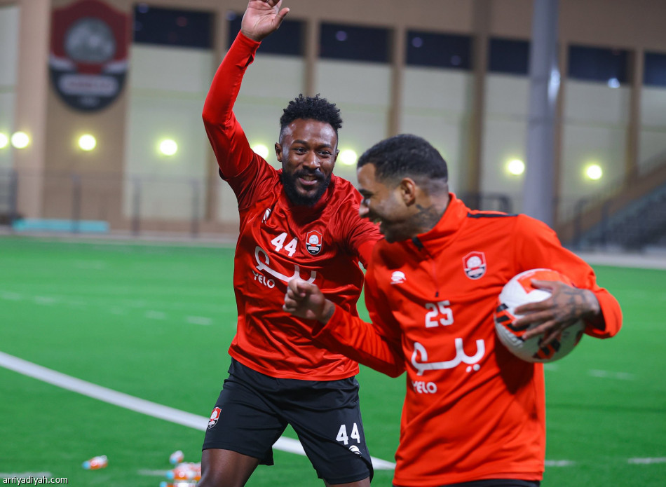 الرائد يستعد للباطن بالكرات الرأسية