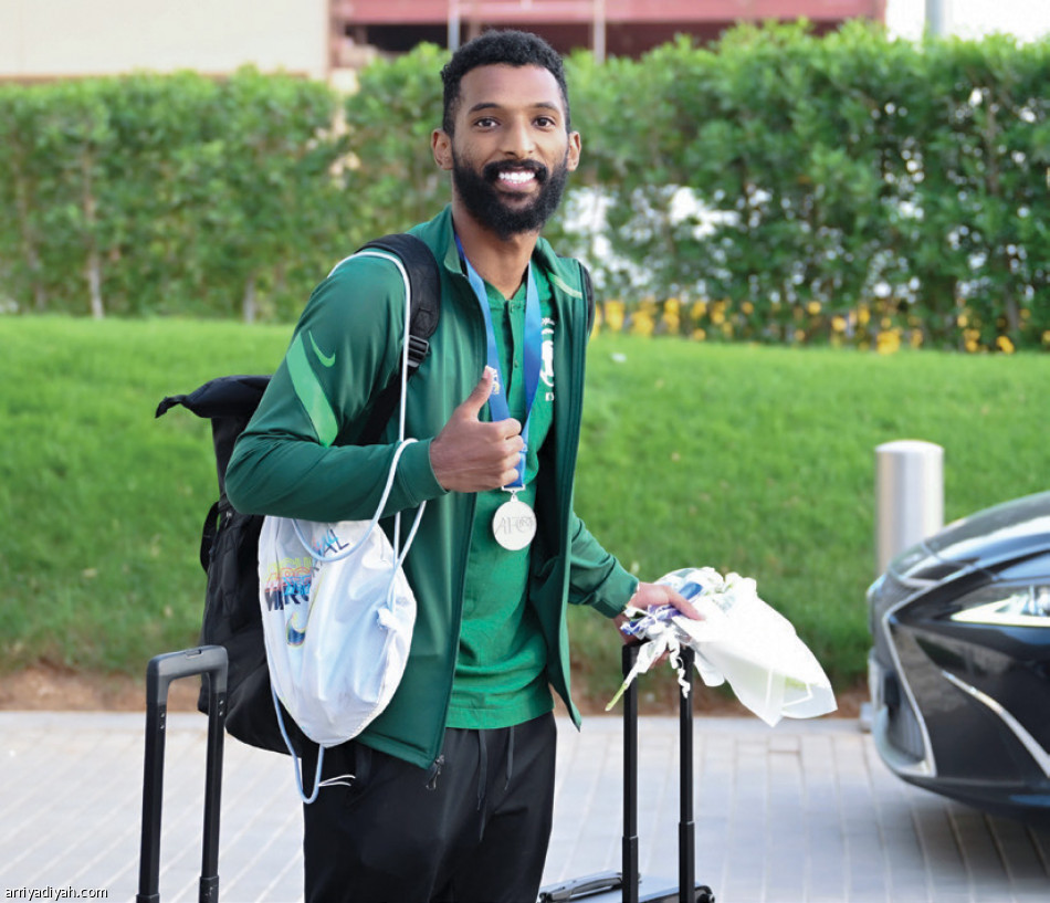 في المطار..
50 دقيقة احتفالات أبطال آسيا