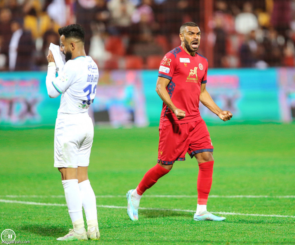 في المحترفين 
ضمك.. 35 انتصارا