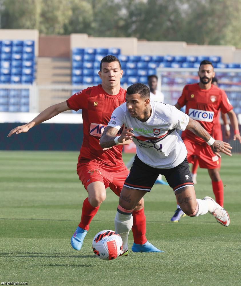 ضمك.. 
يسجل الثلاثية الثالثة