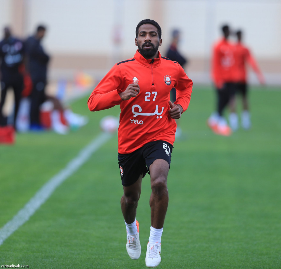 سانتوس والغامدي ينعشان الرائد