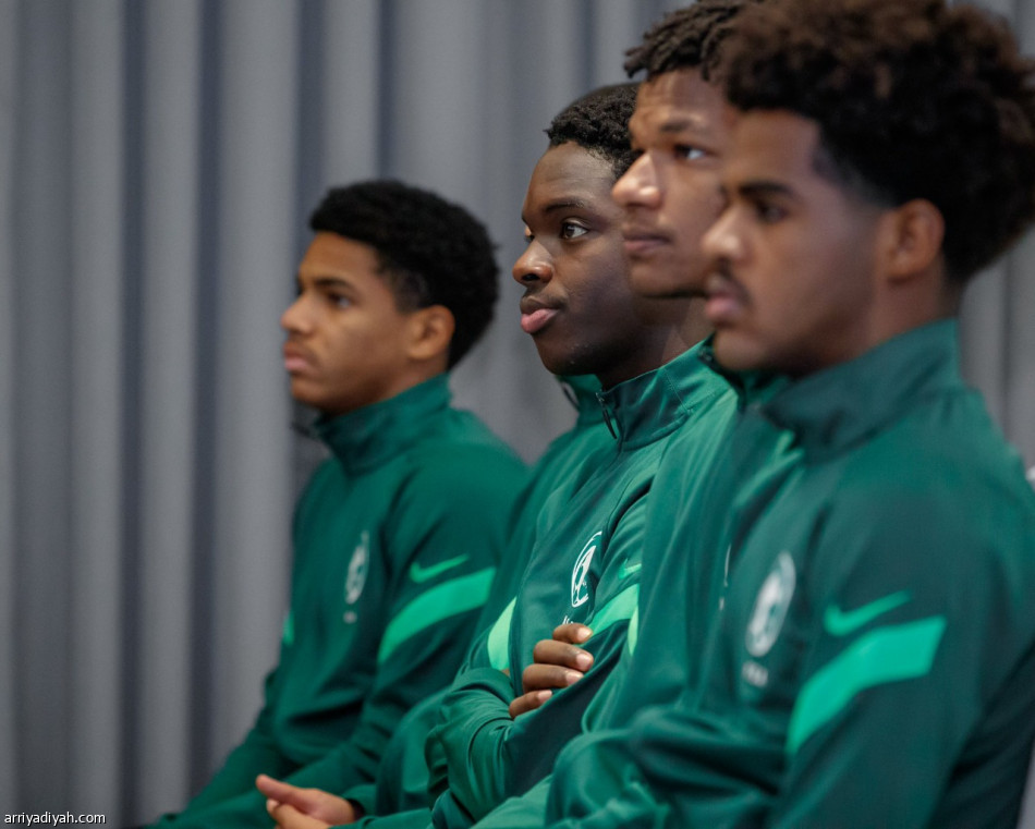 المسحل يجتمع مع لاعبي منتخب الناشئين