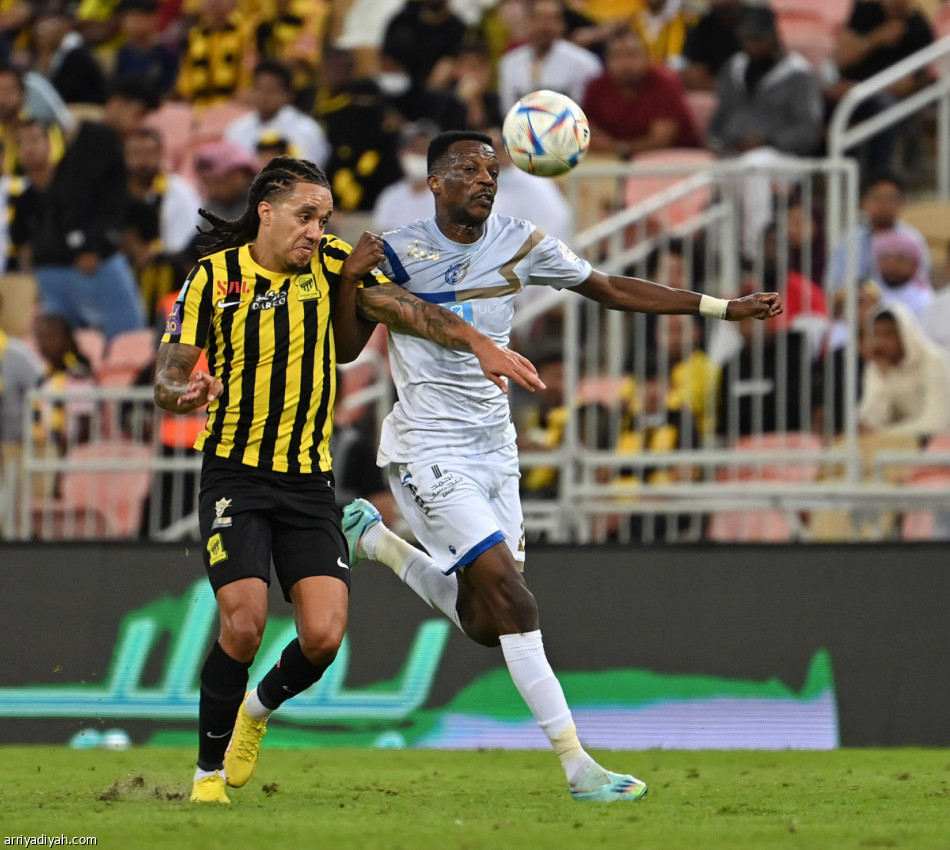 الاتحاد يقسو على التعاون بثلاثية