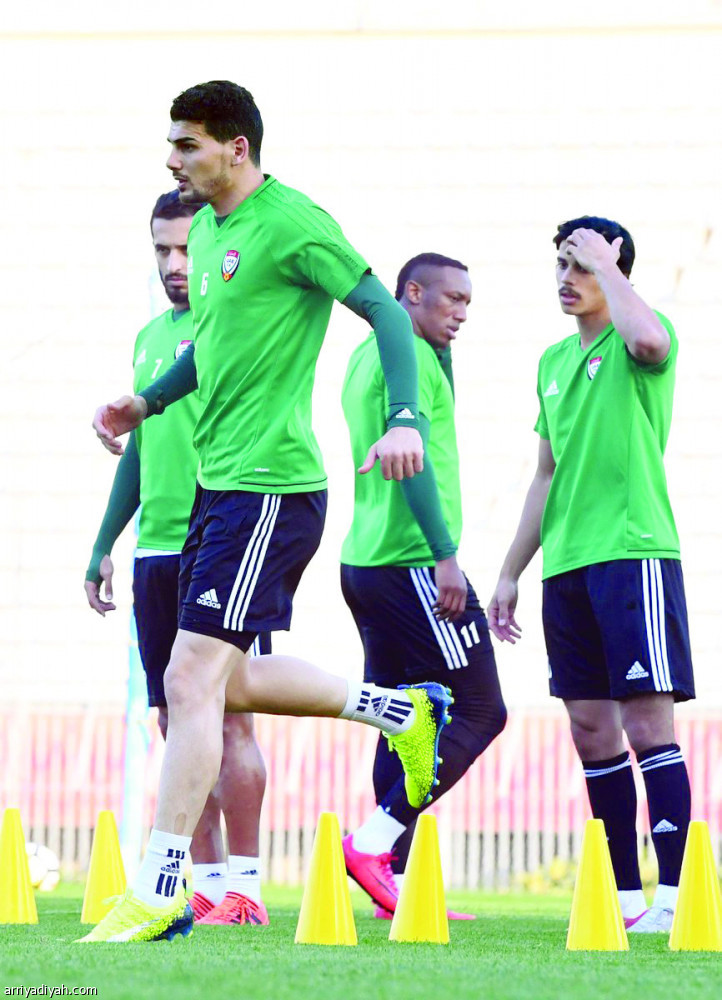 الإماراتي يستعد للأزرق بهجوم ثلاثي