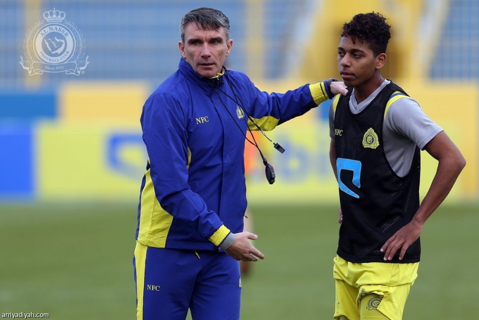 كارتيرون يوقف تدريب النصر لعدة مرات