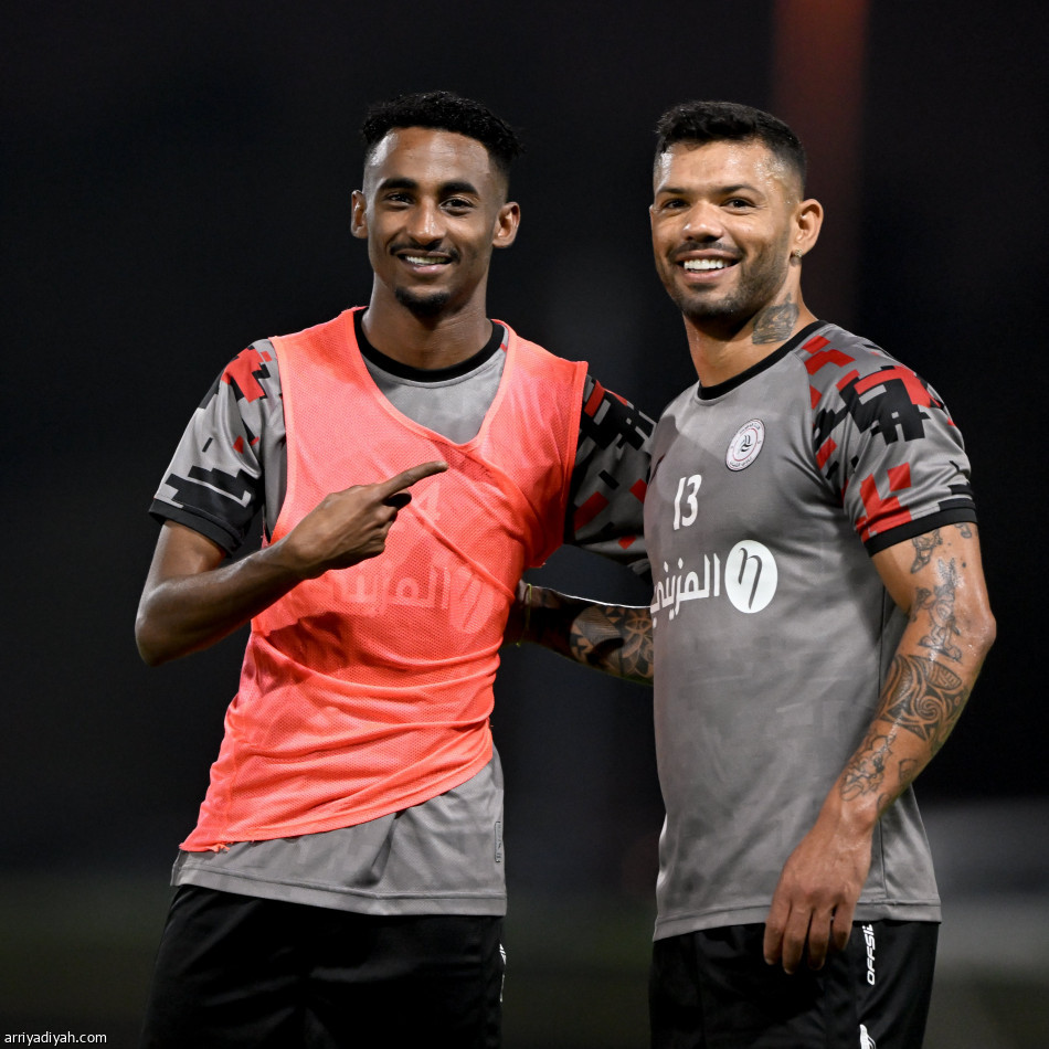 الشباب يختبر لاعبيه أمام الجزيرة