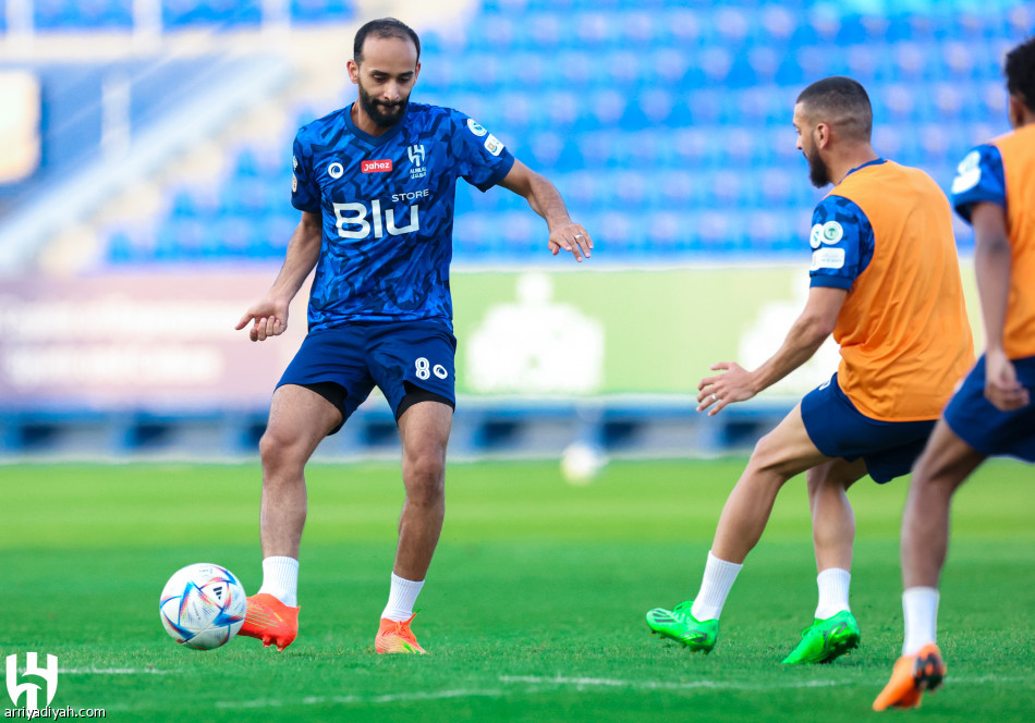 الهلال.. الشهري يعود إلى فنلندا وهيون يلامس الكرة