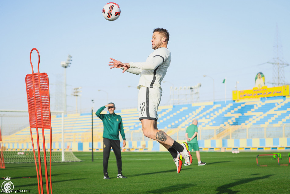 جوناثان يظهر في تدريبات النصر