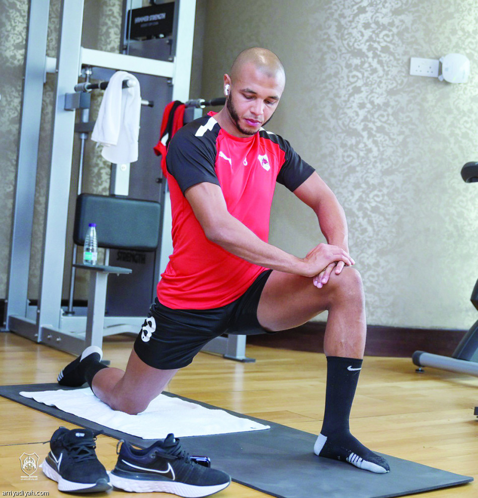 خطوتان تفصلان 
الهلال عن الكاملة