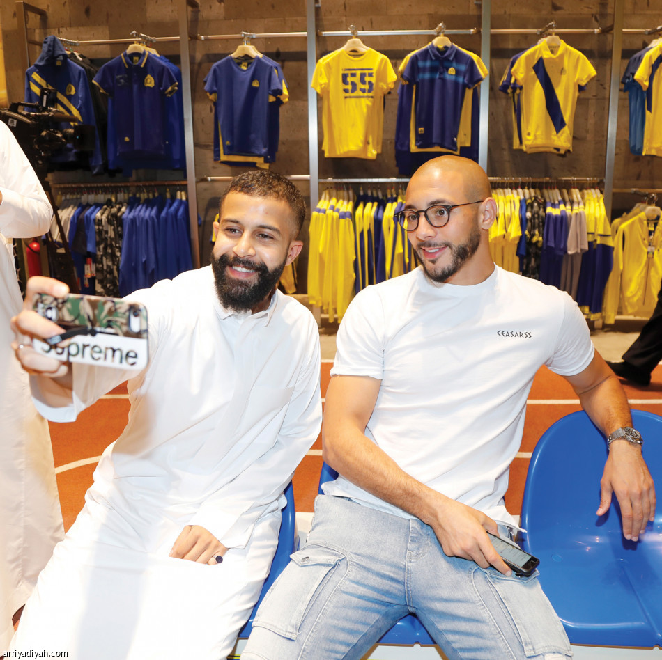 السويلم
يدشن طقم النصر.. والقمصان تنفد
