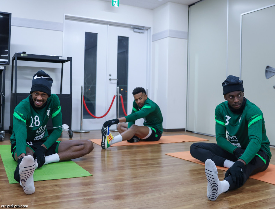 الأخضر يتفادى إرهاق رحلة طوكيو بـ«الاسترجاعية»