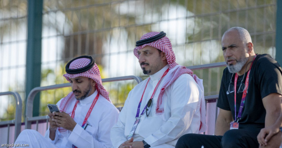 الأخضر.. مناورة ترسم خطة بولندا