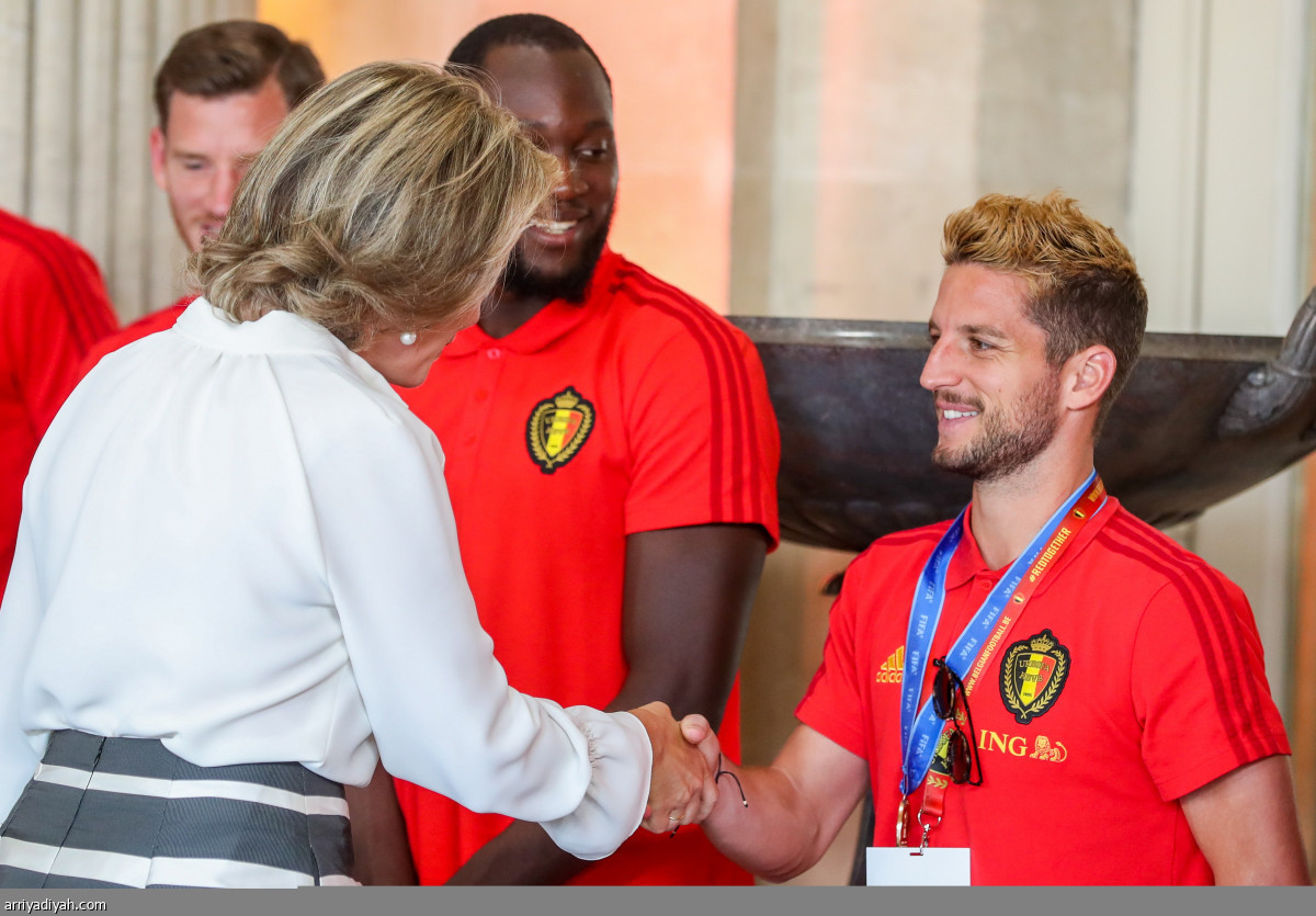 هازارد ورفاقه في ضيافة الملك