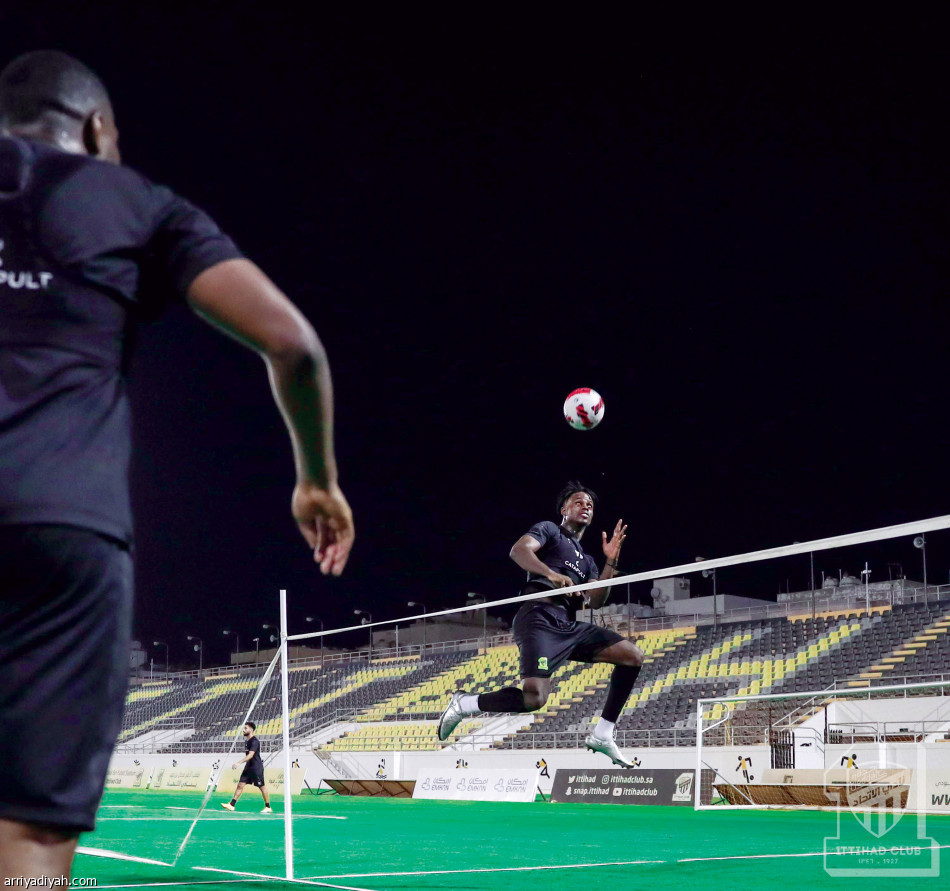 كونترا
يلعب بتشكيلة التعاون