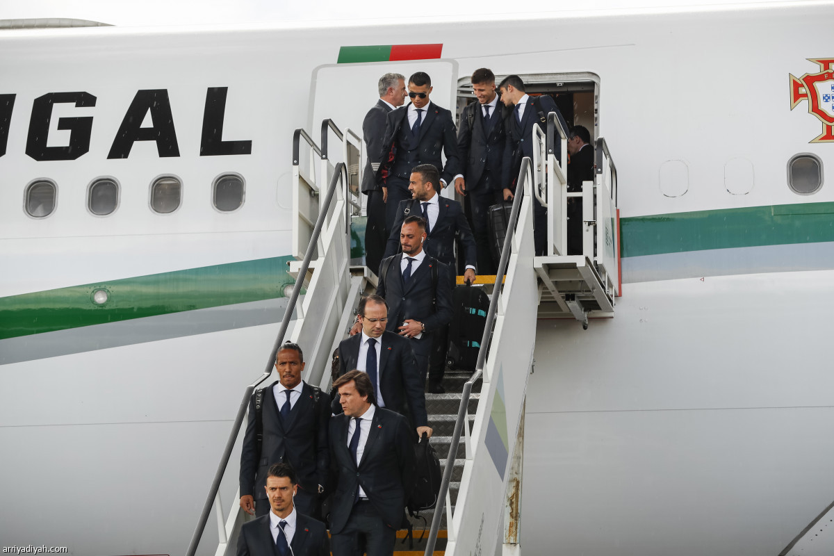 الدون ورفاقه .. يصلون