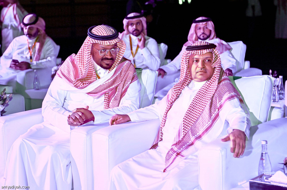 «الاستثمار والتخصيص»
يحلّ إدارات الأندية