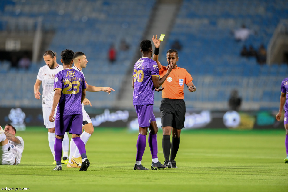 الشباب يكتسح الطائي.. ويتصدر