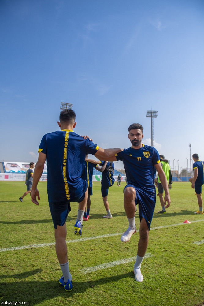 الإمارات وقطر والبحرين تحتضن المتعثرين في الدوري