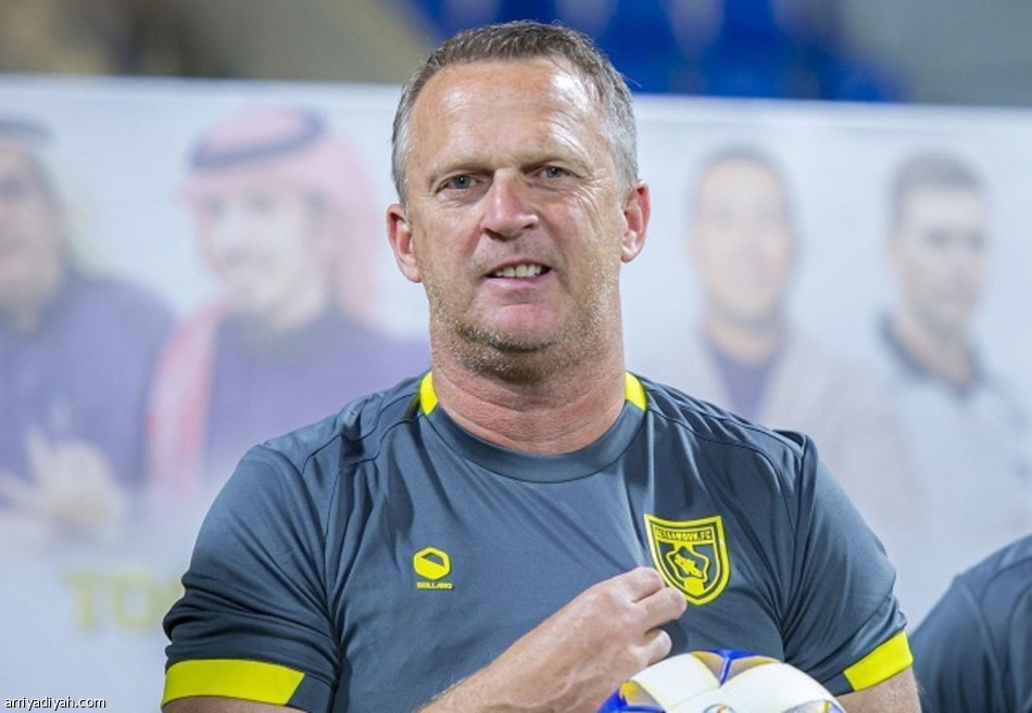 التعاون
يترقب الضربة الثامنة