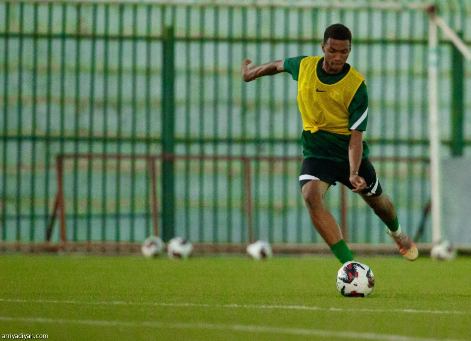 أخضر الناشئين ينطلق بمواجهة مصر