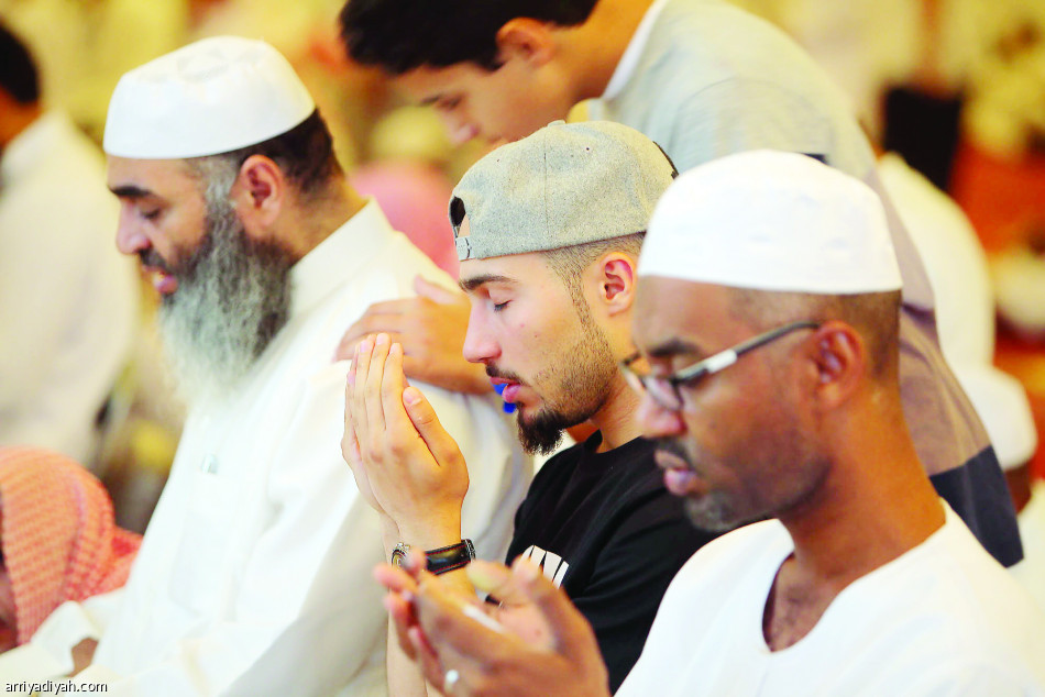 جامع الملك خالد.. مشهد لا يتغير