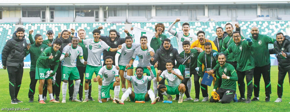 على طريقة آخر نسختين..
الأخضر يتأهل