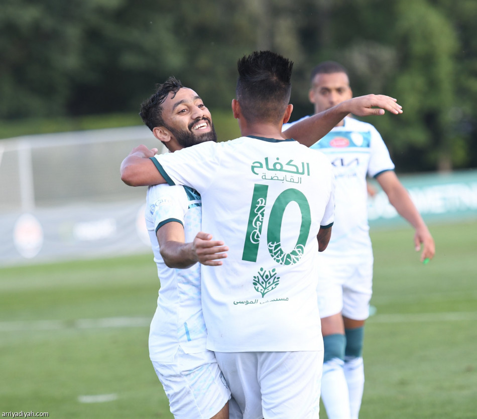 الفتح يكسب تابور سيزانا بثنائية بيروفية