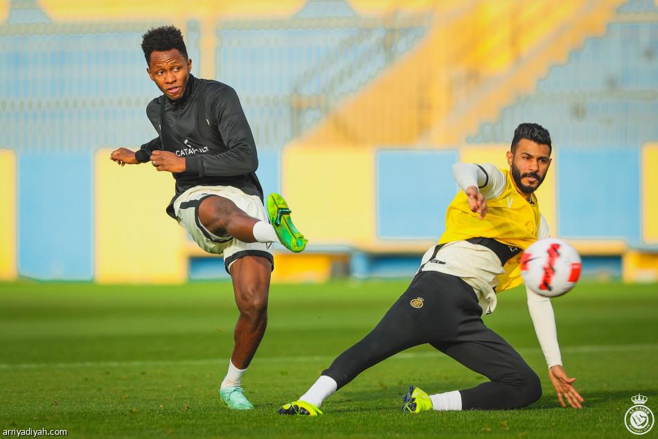 روسو يُجهز النصر بلمستين